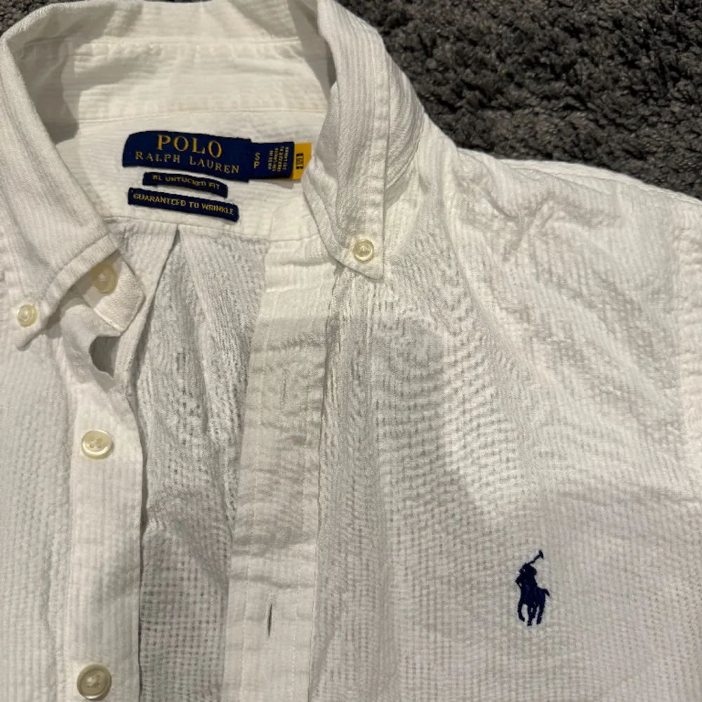 Kortärmad Ralph lauren skjorta som endast är använd en gång. . Skjortor.