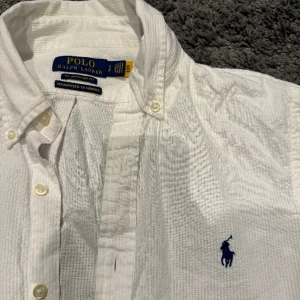 Ralph lauren skjorta - Kortärmad Ralph lauren skjorta som endast är använd en gång. 