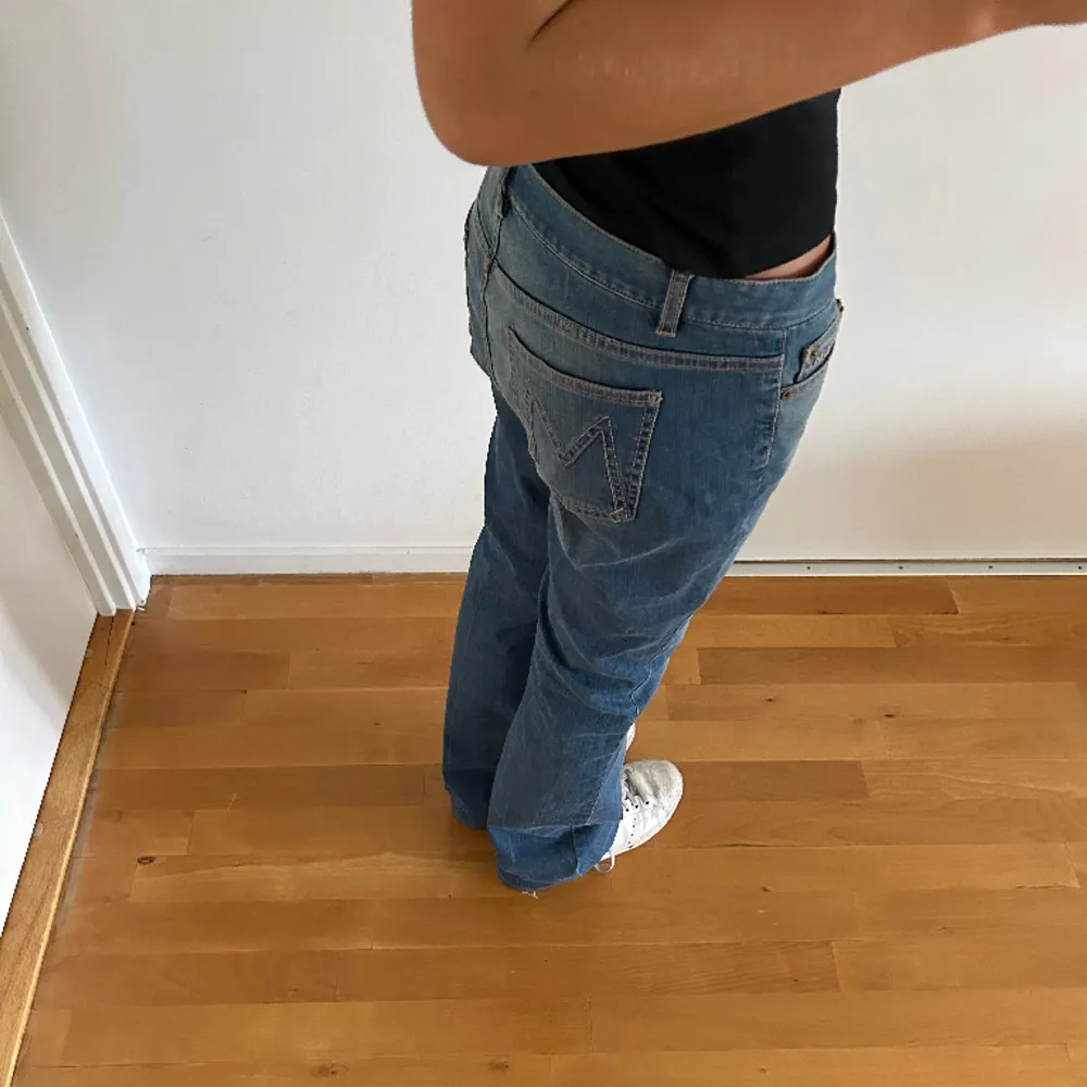 Jeans från Marc Jacobs. Storlek 8, M men passar också S. Bra skick!. Jeans & Byxor.