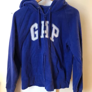 Gap zip up - Storlek L men passar även M. Mer lila i färgen