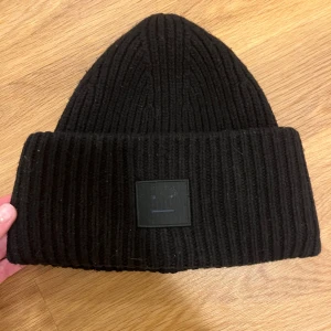Acne mössa - I jättebra skick❤️