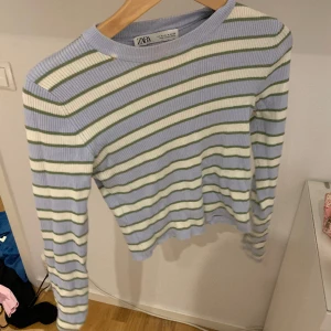 Zara tröja  - Säljer fin tröja från zara som inte finns kvar längre 