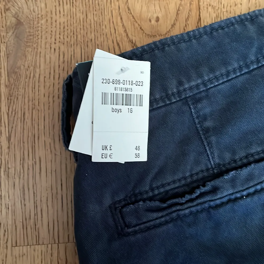 Mörkblå chinos från abercrombie, storlek 16, inte använda. Jeans & Byxor.