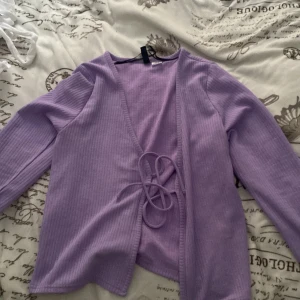 Lila kofta - Gullig lila kofta!