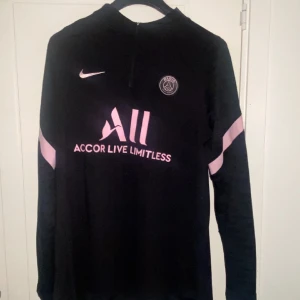 Paris Saint German - Använt ganska mycket köpte för 1300 säljer för 650 pris kan diskuteras 