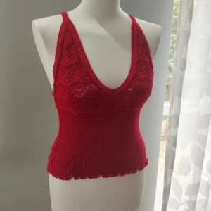 Röd topp - Röd topp köpt från Vinted, perfekt till festliga tillfällen❤️