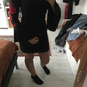 Svart klänning  - Väldigt bra skick ock material 