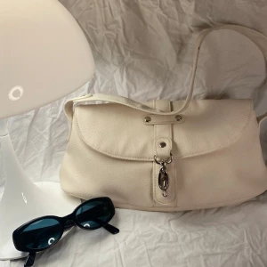 Vit vintage väska✨ - Supersöt väska! Fint skick💕💕