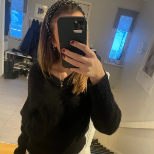 Stickad tröja  - Så snygg sticka tröja! Jättebra skick då den sällan är använd💕🫶storlek M men passar mig som brukar ha S!Använd gärna köp nu!💘💘