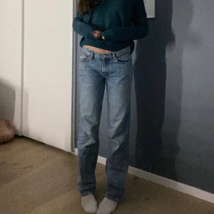 Jeans💙 - Jättefina low waist bootcut jeans från ginatricot har använt ett fåtal och bra skick, Köparen står för frakten💙💙