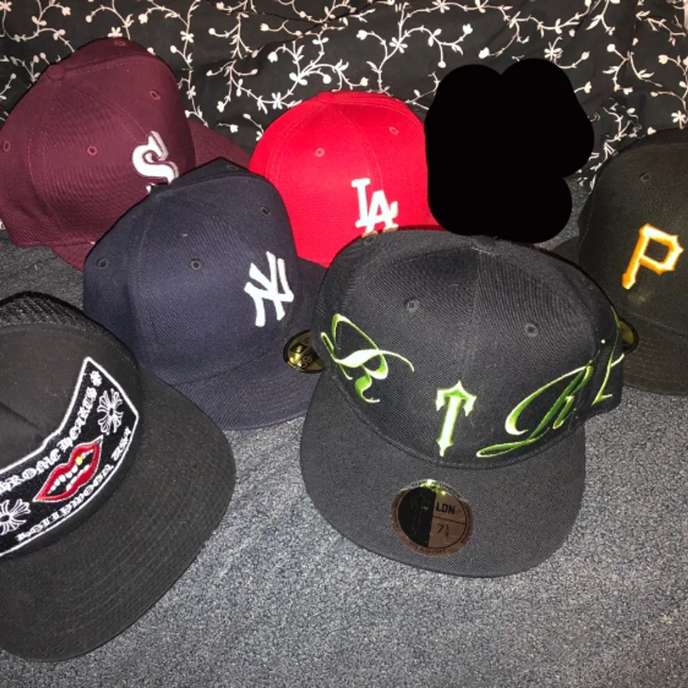 59fifty fitted kepsar  Trapstar och NY keps 7 1/4 LA och Pirates keps 7 3/8 Vinröd Seattle keps 7 1/2 Chrome keps One Size  Alla för 2000kr eller 400kr/st. Accessoarer.