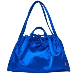 Väska hvisk - Säljer denna coola väska från HVISK. Knappt används så den är i väldigt fint skick. Väldigt rymlig :) 😍☃️köptes för 699 men säljer för 350  pris kan diskuteras 