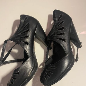 Svarta klackar  - Välanvänd klackar som inte kommer till användning.