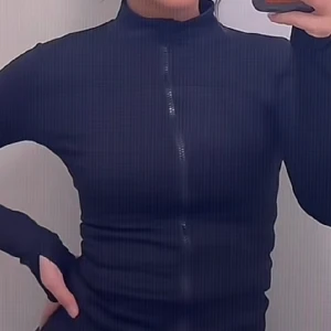 tröja  - svart tröja typ kofta fin