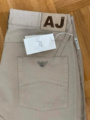 Byxor Armani Jeans 16år/ 175 cm NYA - Armani Jeans Junior 16 år-175 cm Nya med prislappen kvar  