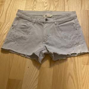  ett par shorts från H&M 🌷 storlek 158😊