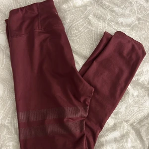 Stronger thigts  - Säljer dessa jättefina thigts från stronger 💗