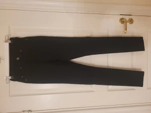 Svarta stretchbyxor  - Helt nya stretchbyxor i stl 34N från märket Flash i modell Kelly.