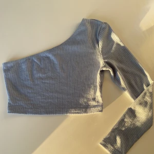 Blå offshoulder topp - Söt blå topp i storlek S🤍 30kr + frakt
