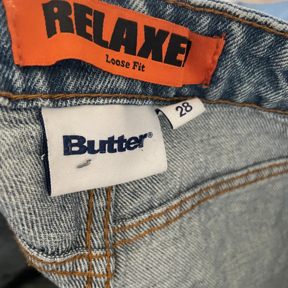 Butter Jeans nästan oandvända ny pris 1250kr . Jeans & Byxor.