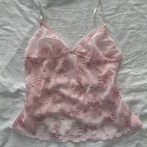 Nattlinne - Söt nattlinne med tillhörande shorts (shorts ingår i priset), passar till xs-s