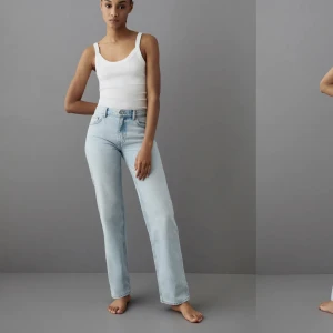 Low waist jeans - Säljer dessa jeans som är i nyskick då de är inköpta för bara två veckor sen, säljer pga att de är lite för små .