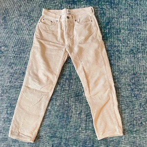 Urban Outfitters Manchester byxor - Manchesterbyxor i nyskick. Köpta BDG byxor från Urban Outfitters. Straight fit. Hör gärna av dig om du är intresserad.
