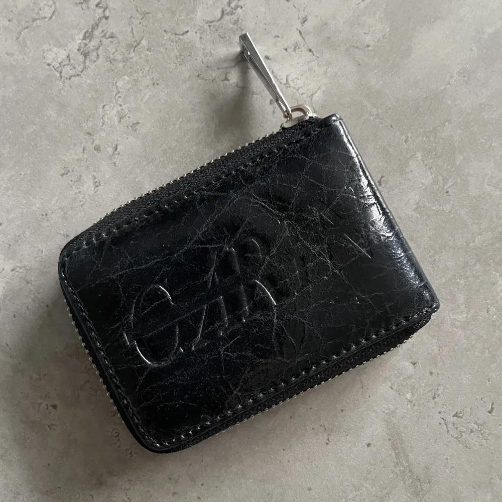 En Carin Wester plånbok som inte kommer till användning. Väskor.