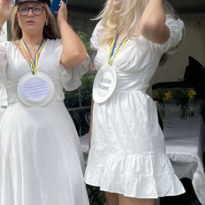 Studentklänning - Säljer nu min älskade studentklänning! Den är i fint skick, använd en gång (min student)💖💖💖