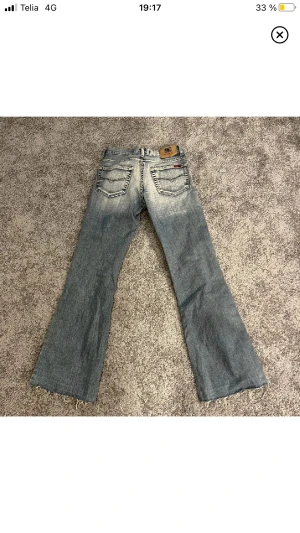 Only low waist jeans - Säljer dessa super fina jeans med en cool tvätt från ONLY. köpte på Plick men för små för mig😭säljer för 450 kr + frakt💗💗