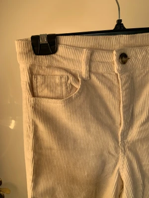 Vita cord byxor - Vita byxor i cord