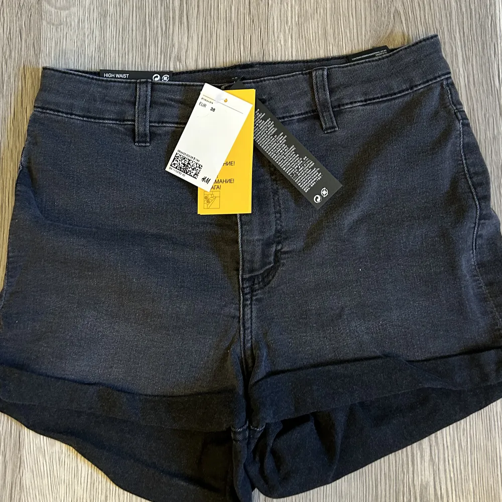 Helt nya shorts, perfekt till sommaren! 🎀 köp gärna genom ”köp nu” . Shorts.