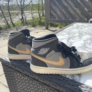 Jordan 1 - Jordan 1 , de är i använt skick men tagits hand om, säljes på grund av att jag ej använder de längre 