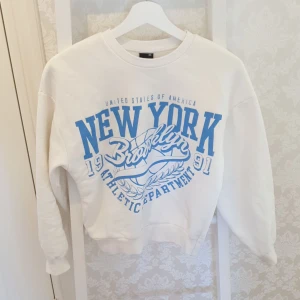 Sweatshirt  - En jättesnygg sweatshirt från gina tricot😚💕
