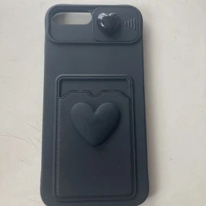 Mobilskal med ficka  - Man kan dra igen kameran. Har en kort hållare Endast swish Kontakta mig om du är intresserad eller fler bilder 