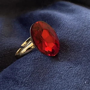 Ring  - Vinröd ring  Justerbar 