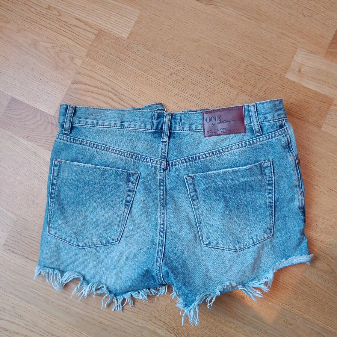 Härliga jeansshorts - 90