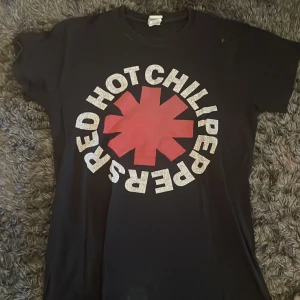 Red hot chili peppers tröja - Möts upp Stockholm 