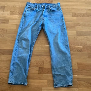 Weekday jeans - Ett par snygga jeans i storlek 30/30, bra skick. Det är Weekday spece i passform.