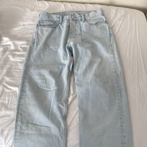 Weekday space fit jeans - Lösa jeans.