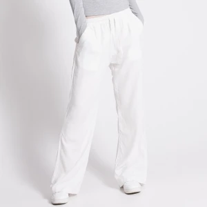 Linnebyxor  - Linnebyxor från lager 157. Är i nyskick och inte använda, prislapp kvar. Nypris 180 kr. Byxorna är slutsålda på hemsidan!🫶🏼