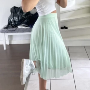 Kjol - Säljer denna fina vårkjolen💞💞frakt 50💞