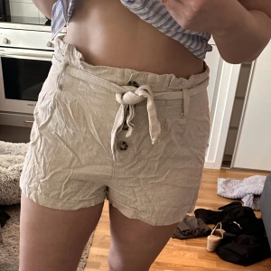 Sköna shorts - Otroligt skönt material! Mer info på sista bilden. Jag är 172cm. Är helt oanvänd! KOLLA GÄRNA IN MINA ANDRA ANONSER, DET MESTA ÄR HELT OANVÄNT 🥰