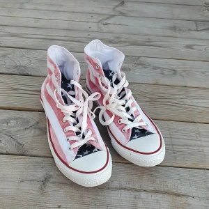 Converse - Amerikanska flaggan. Förlorade färg när dom tvättades