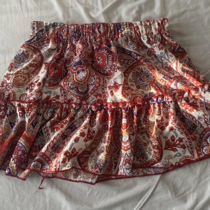 Kjol - Superfin kjol, säljer då den inte passar mig. 