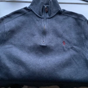 Ralph Lauren half zip - Knappt använd. Äkta meddela mig om mer information 