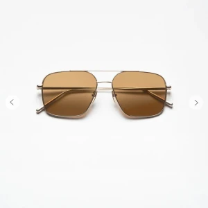 Chimi Aviator Brown - Säljer mina oanvända chimi i modellen aviator, färgen Brown. Inköpta förra sommaren men inte kommit till användning.