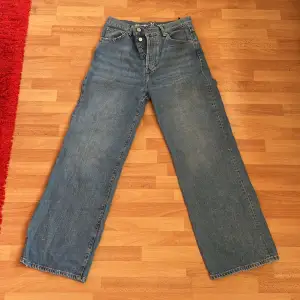 Utsvängda jeans Bikbok, storlek M