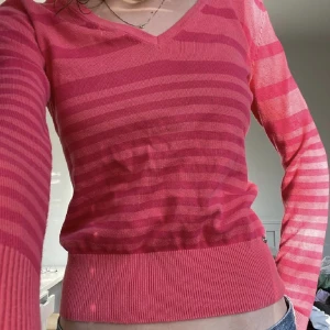 Randig tröja - Röd-rosarandig tröja från casall Storlek S passar M också💕 Frakt kostar 66kr!