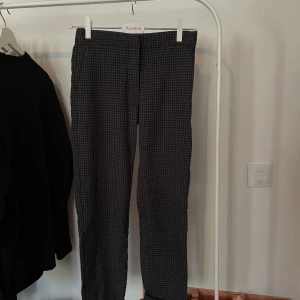 Checked suitpants - Small checked suit pants from Holly & White presented by Lindex. Condition: Good. Size: 34